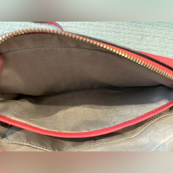 Michael Kors Jet Set Large Crossbody in Watermelon - Picture 6 of 9